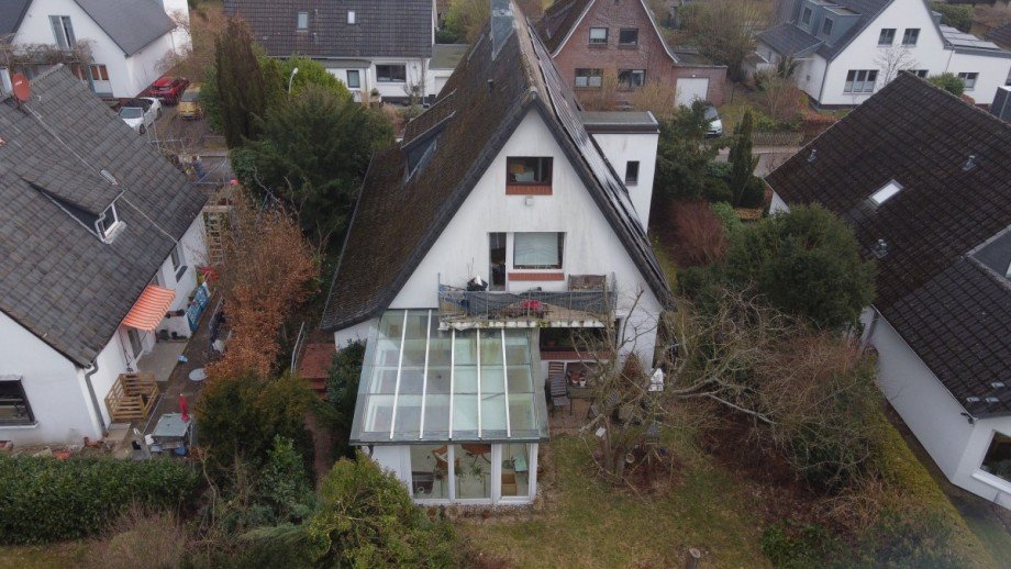 Drohnenaufnahme R�ckansicht Einfamilienhaus Hamburg