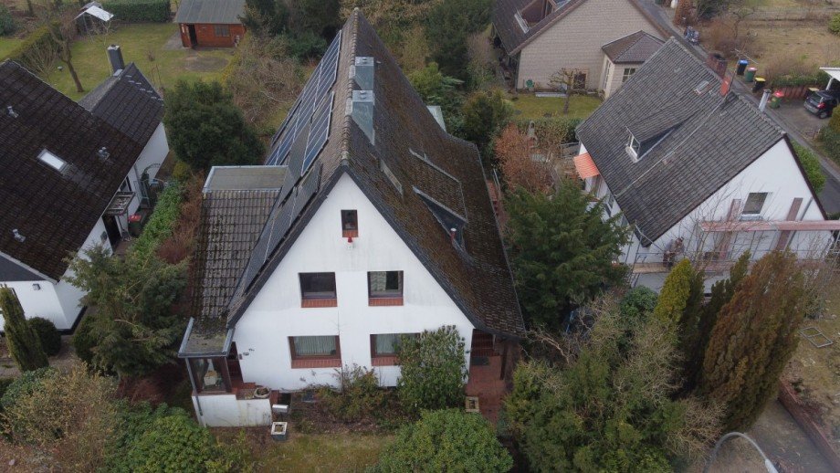 Drohnenaufnahme Vorderansicht Einfamilienhaus Hamburg