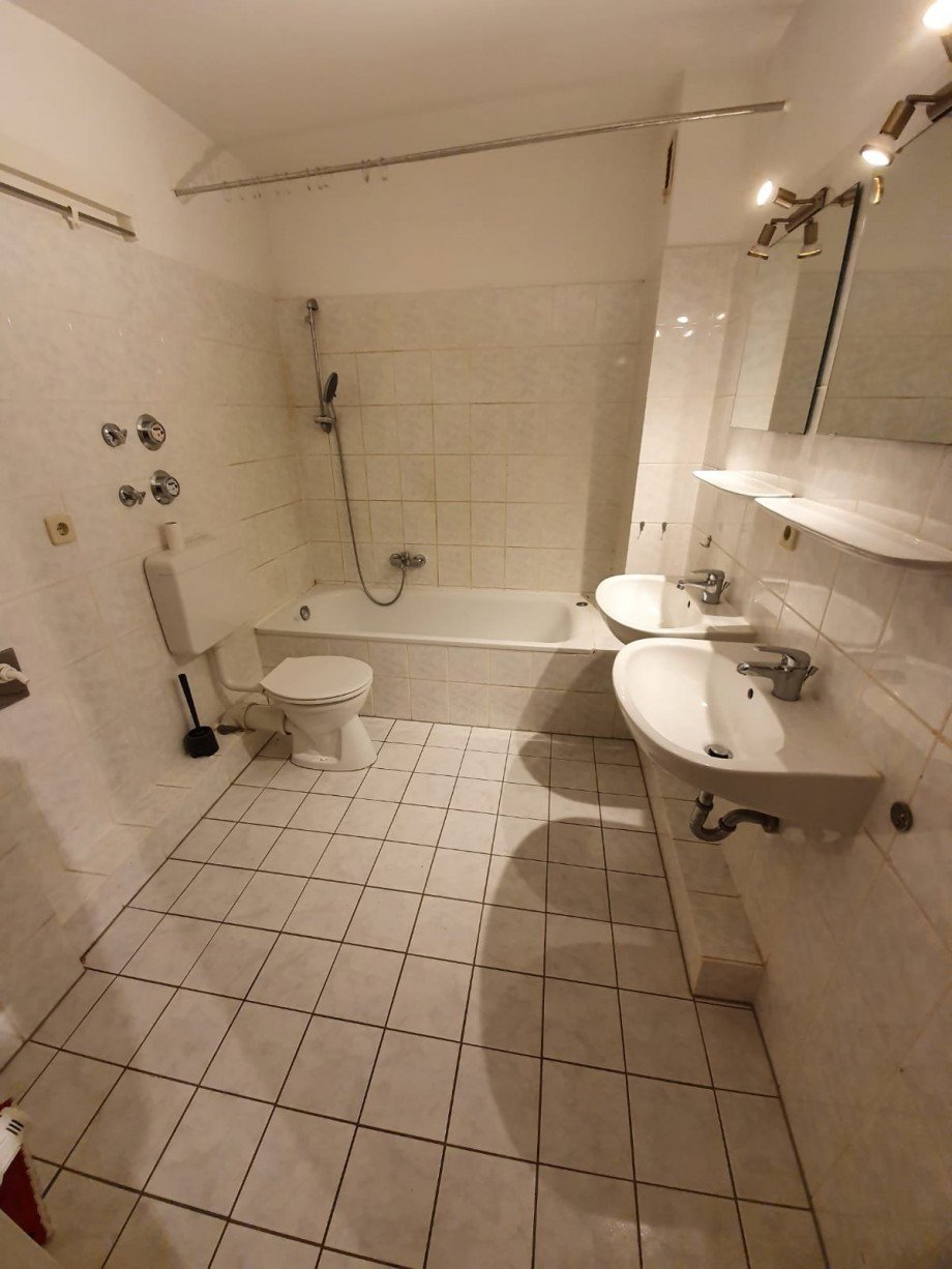 Badezimmer (Abb. �hnlich) Wohnung Hamburg