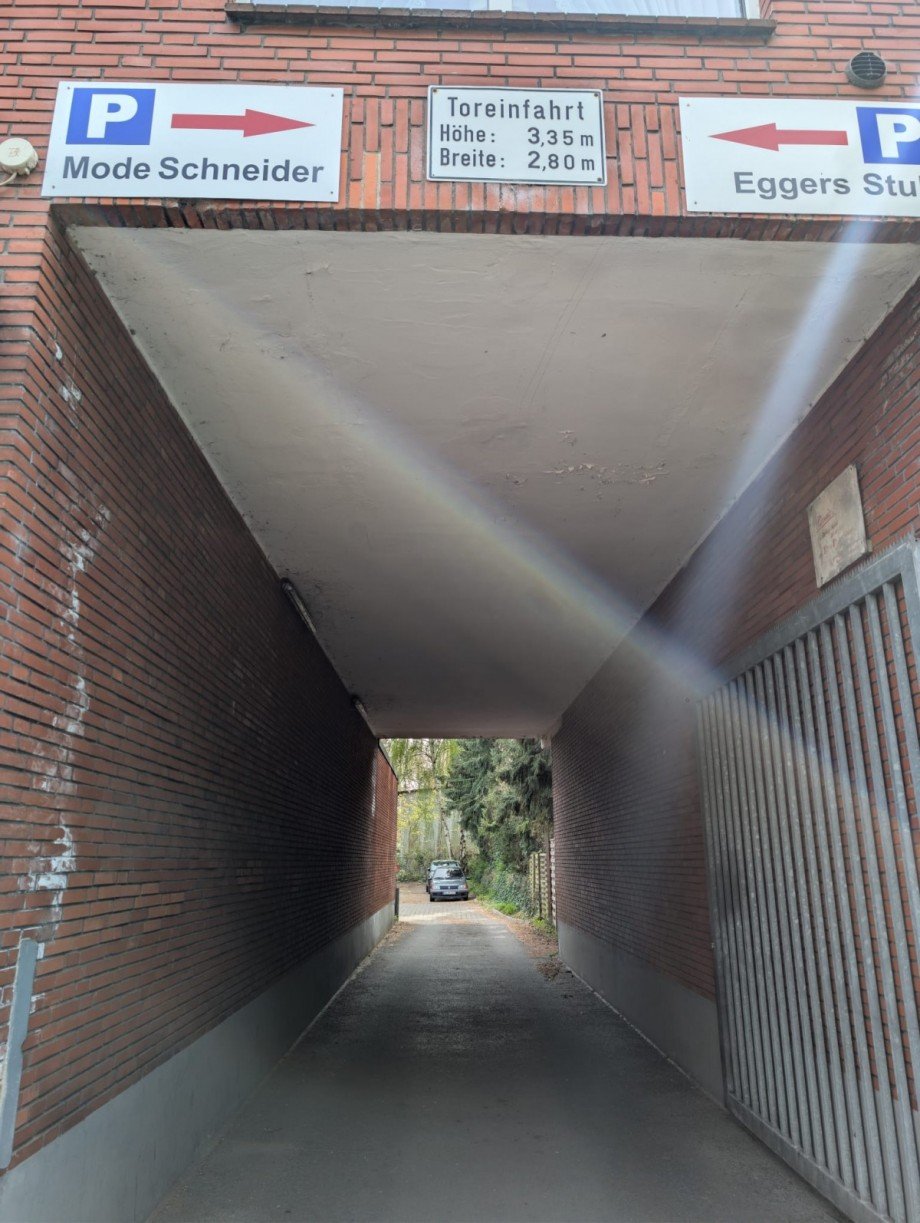 Toreinfahrt auf das hauseigene Grundst�ck Einzelhandel Hamburg